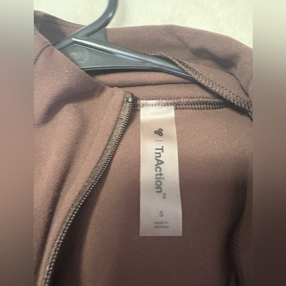 ARITZIA TNA ACTION ZIP UP SIZE SMALL - Picture 3 of 4